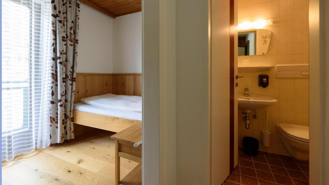 Hotel Landhaus Ausswinkl Russbach am Pass Gschuett Exterior photo