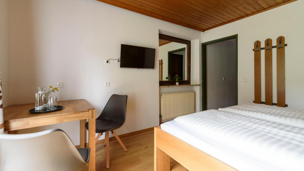 Hotel Landhaus Ausswinkl Russbach am Pass Gschuett Exterior photo