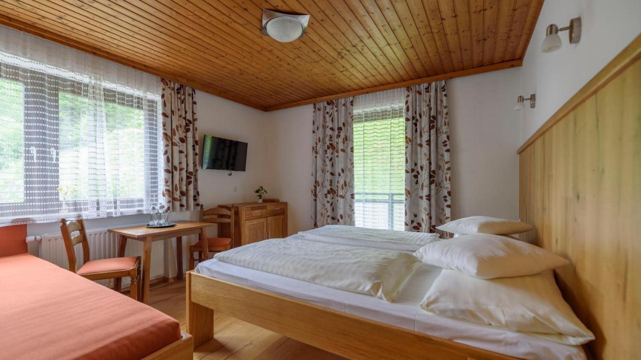 Hotel Landhaus Ausswinkl Russbach am Pass Gschuett Exterior photo