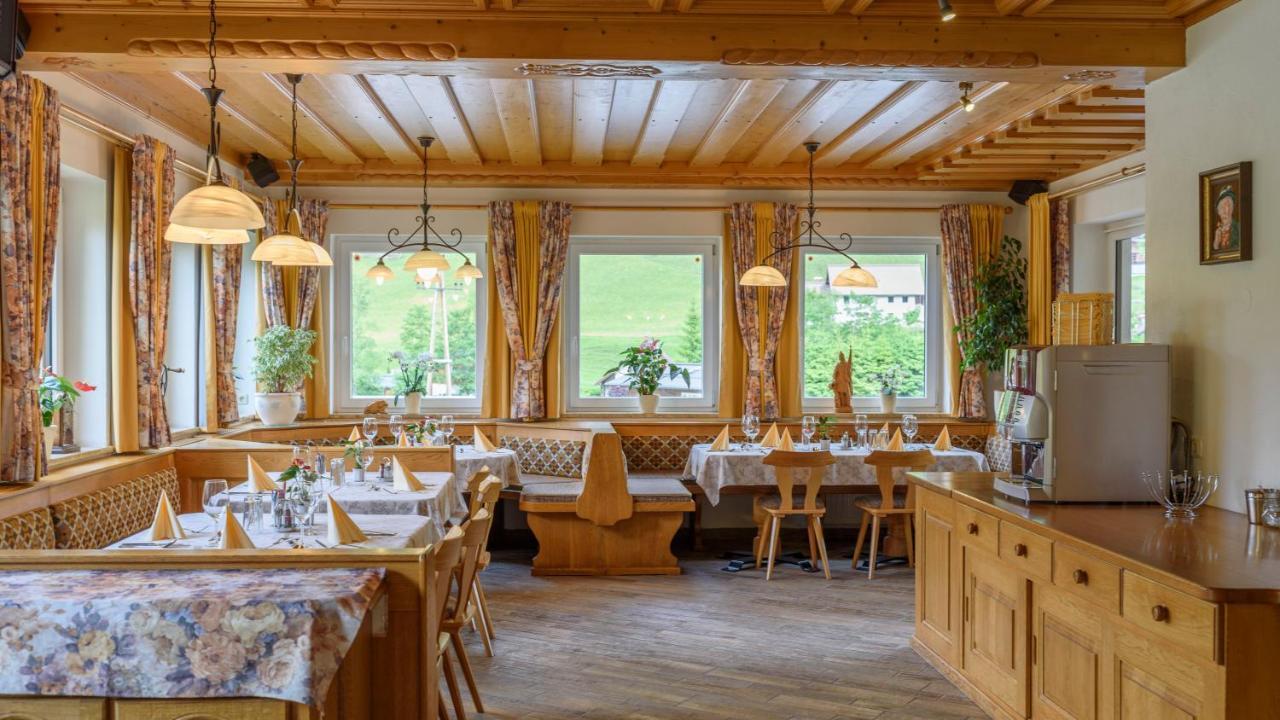 Hotel Landhaus Ausswinkl Russbach am Pass Gschuett Exterior photo