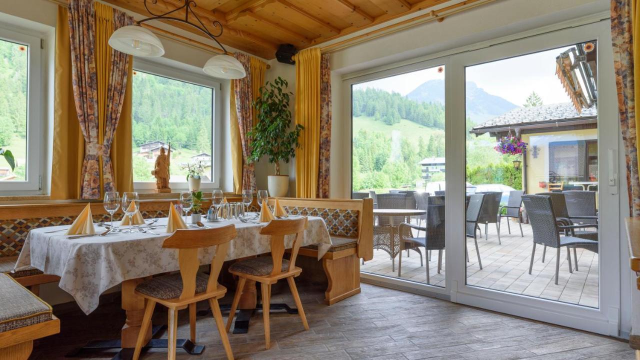 Hotel Landhaus Ausswinkl Russbach am Pass Gschuett Exterior photo