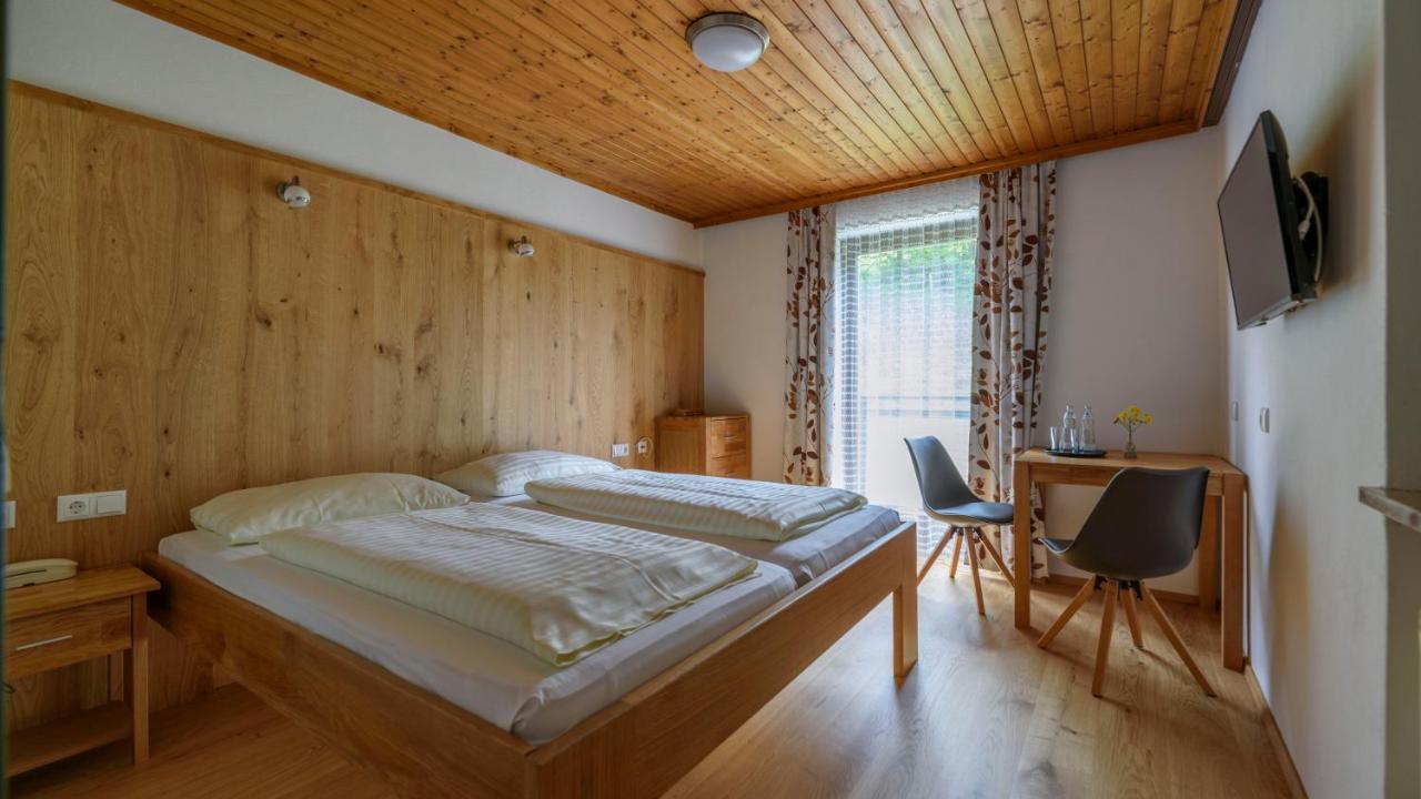 Hotel Landhaus Ausswinkl Russbach am Pass Gschuett Exterior photo