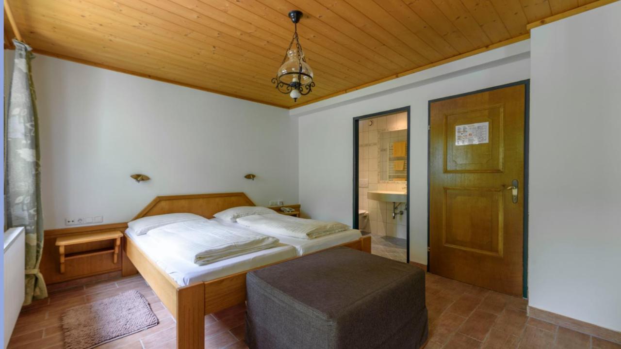 Hotel Landhaus Ausswinkl Russbach am Pass Gschuett Exterior photo