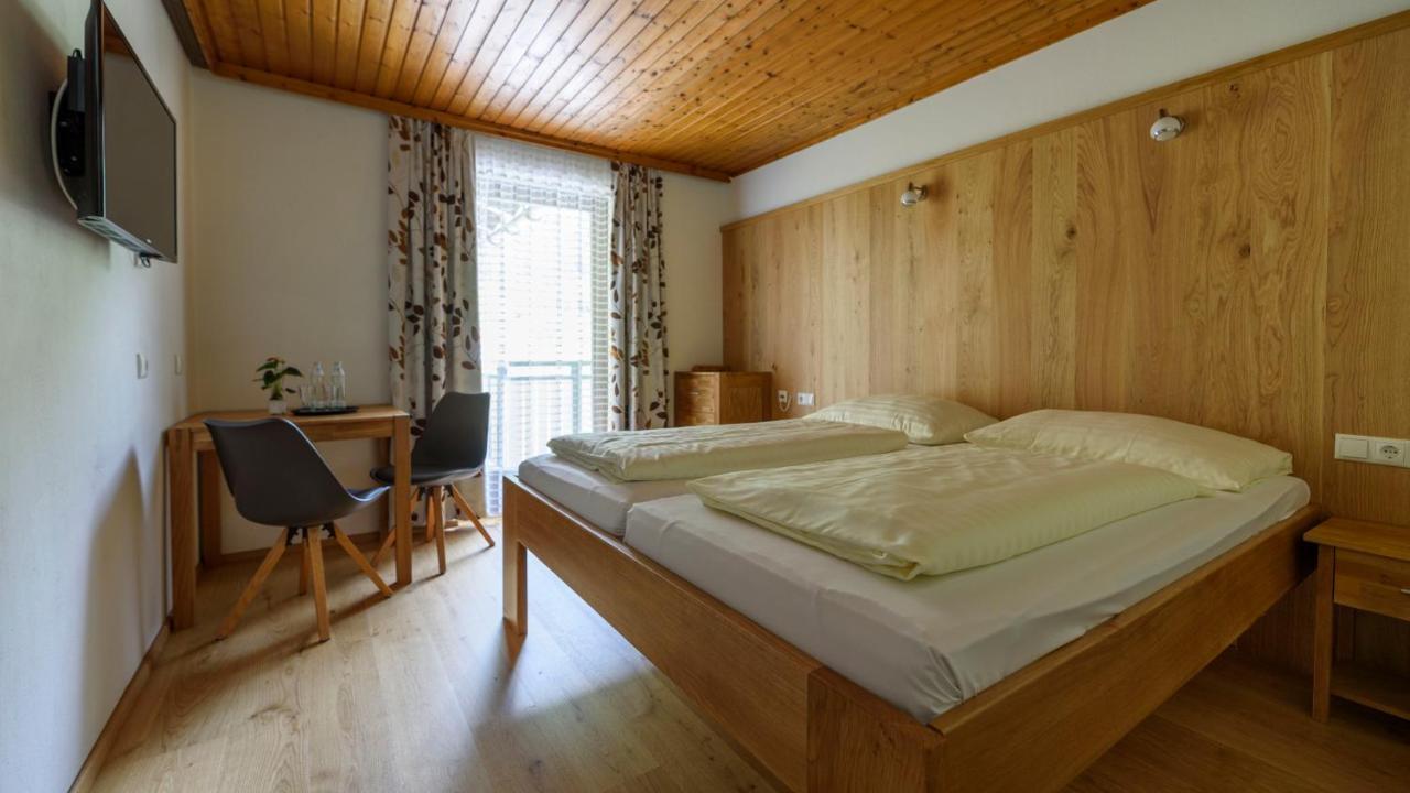 Hotel Landhaus Ausswinkl Russbach am Pass Gschuett Exterior photo
