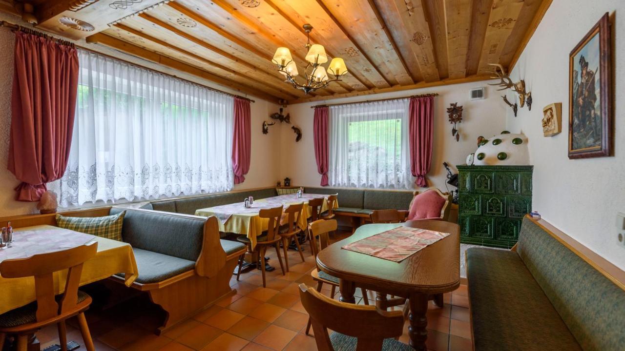Hotel Landhaus Ausswinkl Russbach am Pass Gschuett Exterior photo